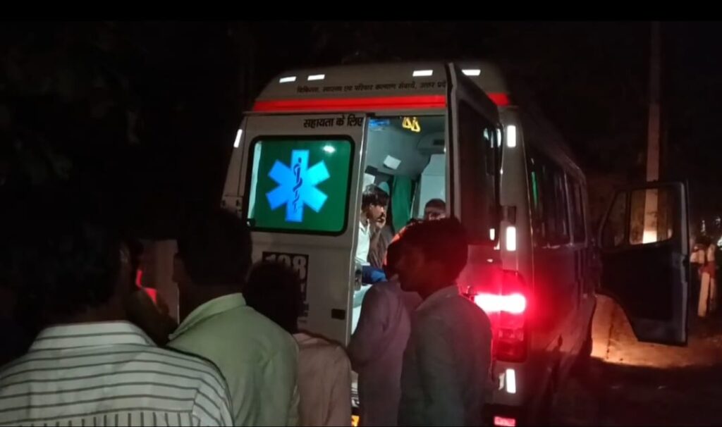 Barabanki बाराबंकी: औसानेश्वर महादेव मंदिर में करंट फैलने से भीषण भगदड़, 2 श्रद्धालुओं की मौत और 38 घायल। CM योगी ने जताया दुख, यूपी सरकार ने आर्थिक सहायता की घोषणा की।