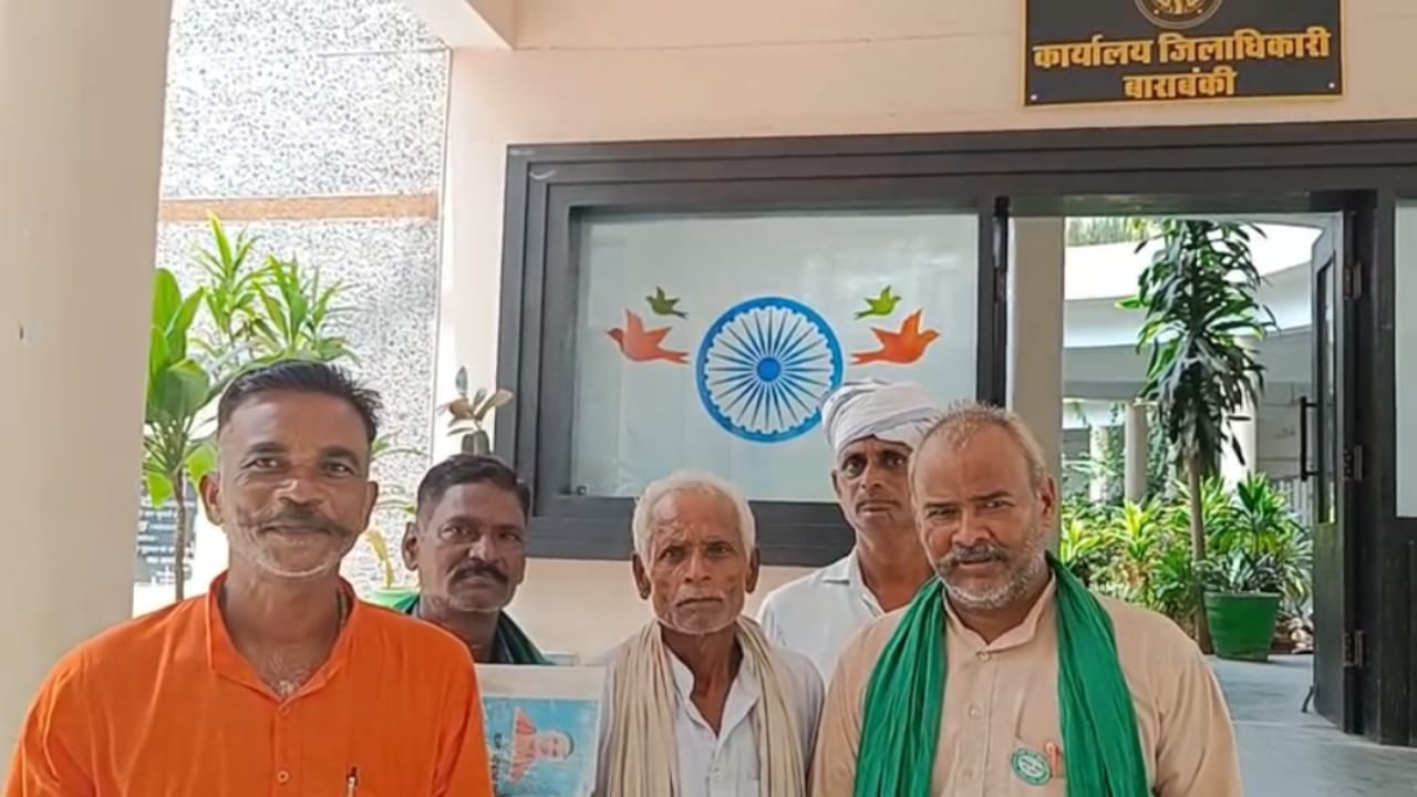 Barabanki: मनरेगा ऑनलाइन हाजिरी पोर्टल बना भ्रष्टाचार का अड्डा, शाहपुर ग्राम पंचायत में 14 लाख से अधिक का घोटाला; ग्रामीण बोले- 'DC मनरेगा करा रहे भ्रष्टाचार'