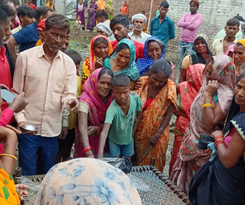 Barabanki: शराब पीने को लेकर हुए विवाद के बाद पत्नी चली गई मायके, नाराज़ पति ने फांसी के फंदे पर झूलकर दे दी जान, गांव में मचा हड़कंप