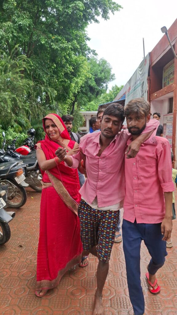 Barabanki: 12 दिन में एक ही परिवार के 3 लोगों ने की आत्महत्या की कोशिश, 1 की दर्दनाक मौत, दो की हालत गंभीर, गांव में मचा हड़कंप, जानिए पूरी कहानी