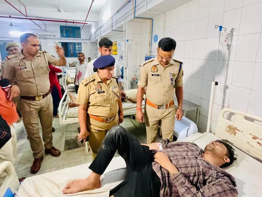 UP News: बुर्का पहने महिला से सरेआम छेड़खानी करने वाले आरोपी का पुलिस ने किया एनकाउंटर, कान पकड़कर बोला आरोपी -- "माफ कर दो..अब ऐसी गलती नहीं करूंगा’