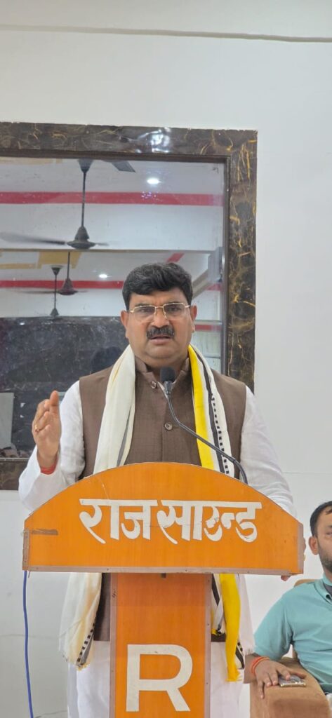 Barabanki: हर घर तिरंगा अभियान को सफल बनाने में भाजपा ने झोंकी पूरी ताकत, कार्यशाला में पहुंचे प्रदेश संगठन महामंत्री ने कार्यकर्ताओं को दिए दिशा निर्देश 