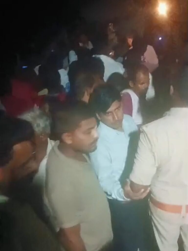 Barabanki: दोस्तों के साथ तालाब में नहाने गए 17 वर्षीय किशोर की डूबने से दर्दनाक मौत, कड़ी मशक्कत के बाद पुलिस ने बरामद किया शव; परिवार में पसरा हुआ