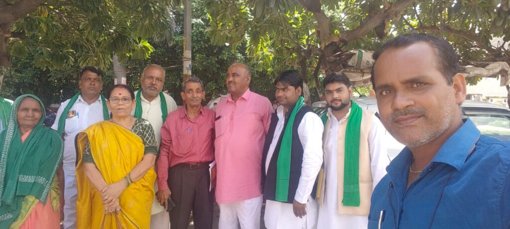 Barabanki:  बनकोटेश्वर धाम तालाब निर्माण में भ्रष्टाचार का आरोप, किसान नेताओं ने SDM को ज्ञापन देकर की जांच की मांग