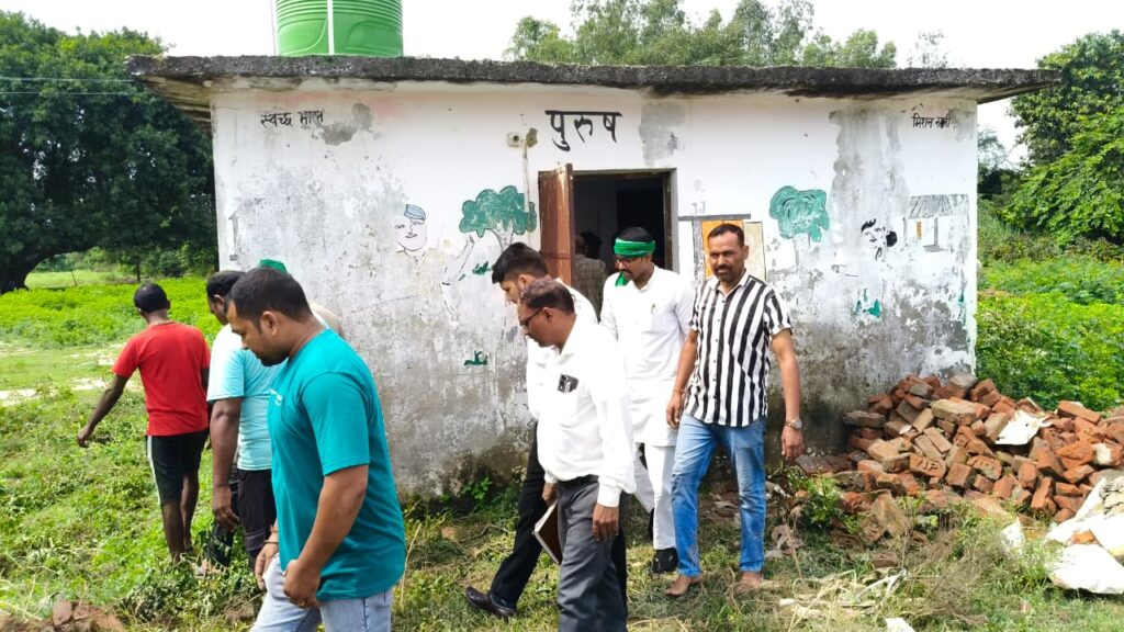 Barabanki: ग्राम प्रधान और सचिव पर विकास कार्यों में धांधली और भ्रष्टाचार के आरोप, DM ने दिए जांच के आदेश