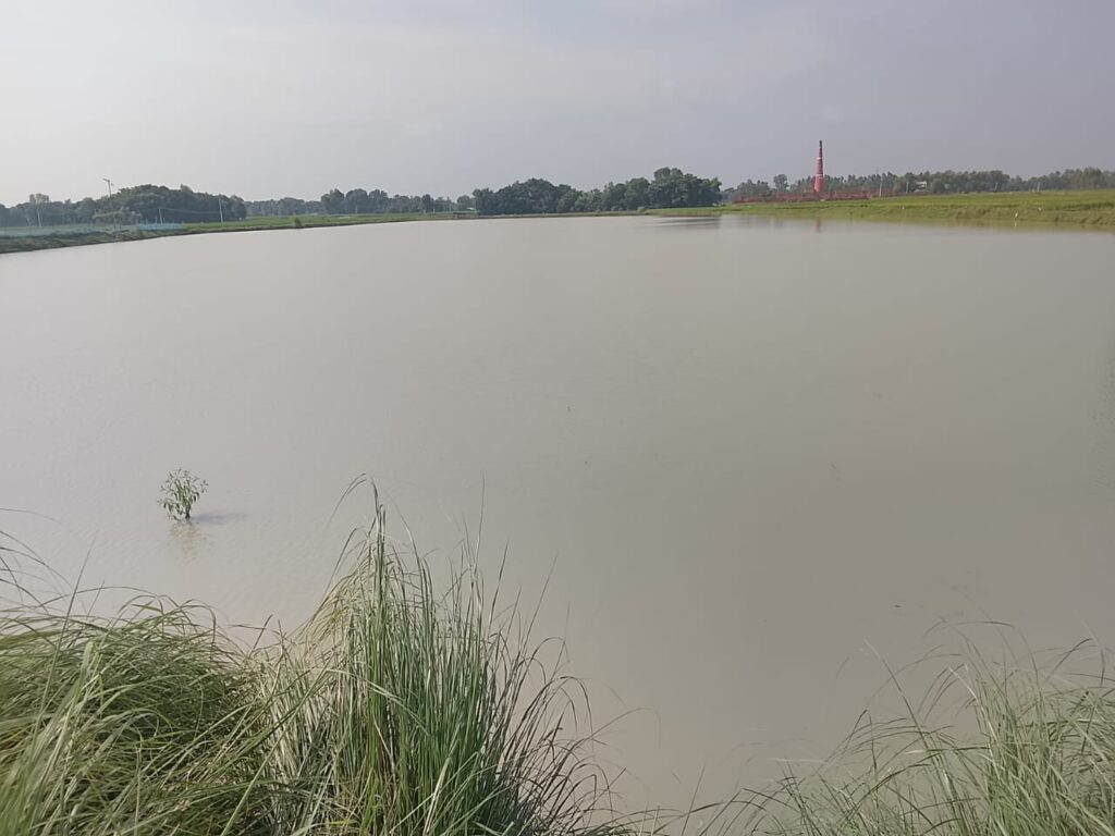 Barabanki: तालाब और झील पर दबंगों का अवैध कब्ज़ा, ग्राम प्रधान को दे रहे जान से मारने की धमकीं; पीड़ित ने एसपी से लगाई गुहार