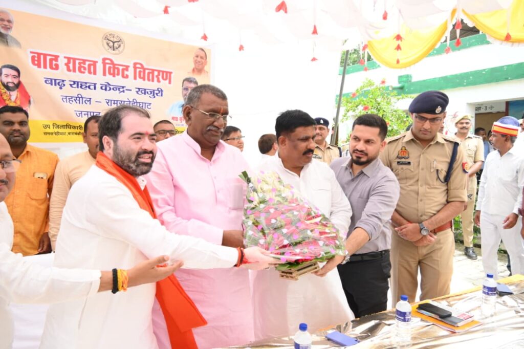 Barabanki: बाढ़ प्रभावित 18 परिवारों को मिली 21 लाख से अधिक की त्वरित सहायता राशि