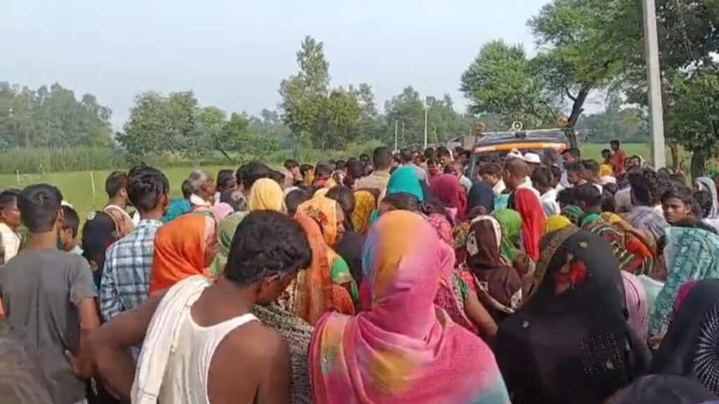 Barabanki: गांव के बाहर पेड़ से लटका मिला पूर्व ब्लॉक प्रमुख प्रतिनिधि का शव, बेटे से हुआ था विवाद; पुलिस जांच में जुटी