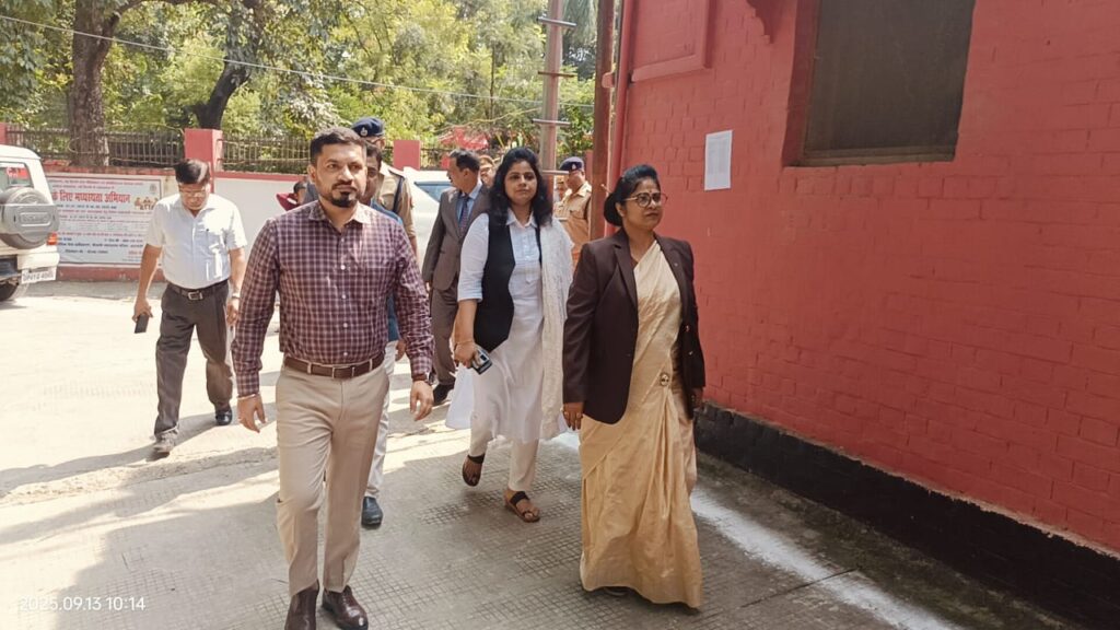 Barabanki: राष्ट्रीय लोक अदालत में 1,66,963 मामलों का निस्तारण, अर्थदंड एवं प्रतिकर के रूप में वसूल किए गए ₹47.43 करोड़