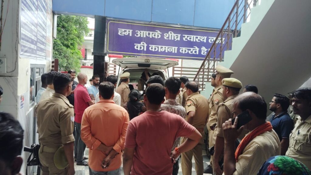 Barabanki: आस्था हॉस्पिटल के बाद अब शांति हॉस्पिटल में मरीज की मौत, परिजनों ने लापरवाही और लूट का आरोप लगाकर जमकर किया हंगामा