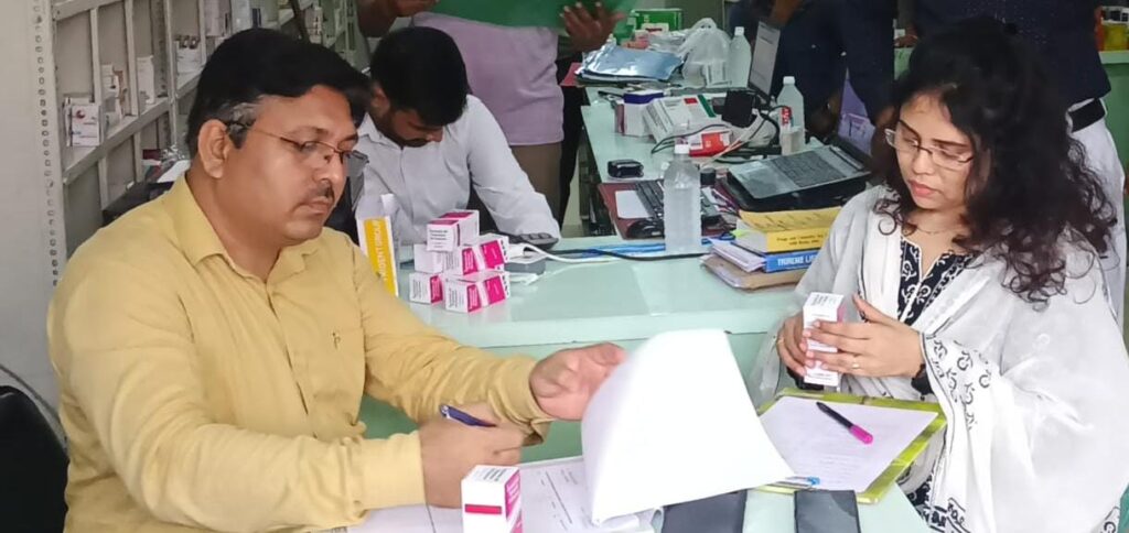 Barabanki:  नकली दवाओं के नेटवर्क का भंडाफोड़, आगरा में पकड़ी गई नकली दवाओं के बैच से संबंधित दवाइयां सीज, कई दवा एजेंसियों पर कसा शिकंजा