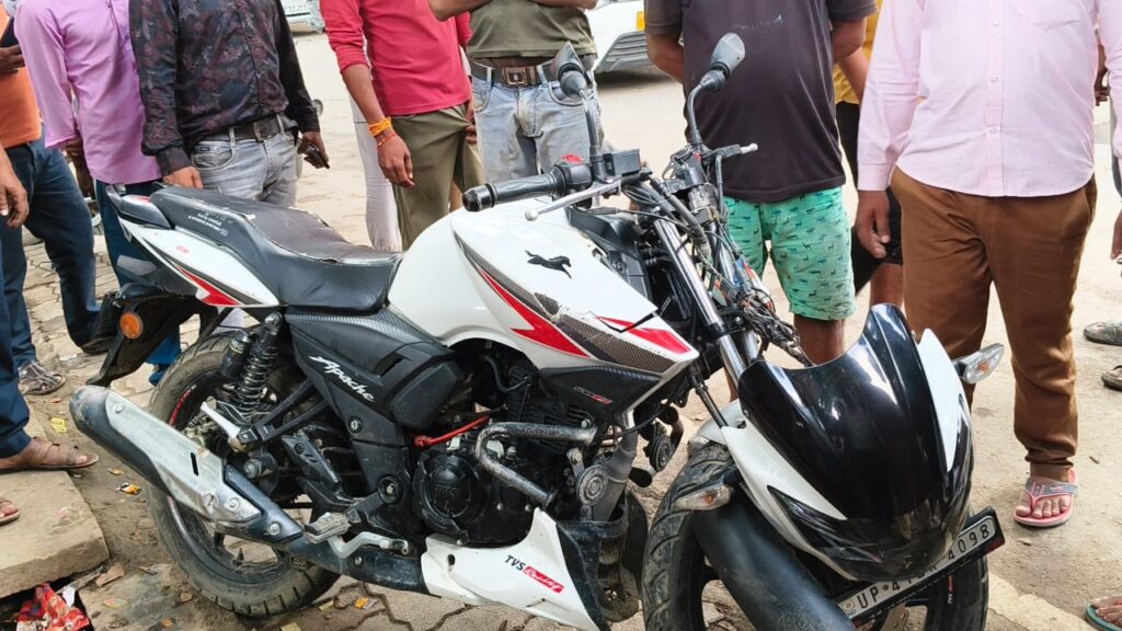 Barabanki: अलग-अलग सड़क हादसों में तीन लोग घायल, दो की हालत गंभीर, CHC से जिला अस्पताल रेफर 