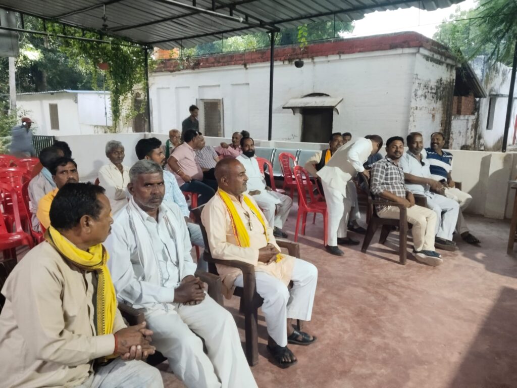 Barabanki:  पराली जलाने पर रोक लगाने को लेकर सुबेहा थाने में हुई बैठक — थाना प्रभारी ने किसानों और जनप्रतिनिधियों को किया जागरूक 