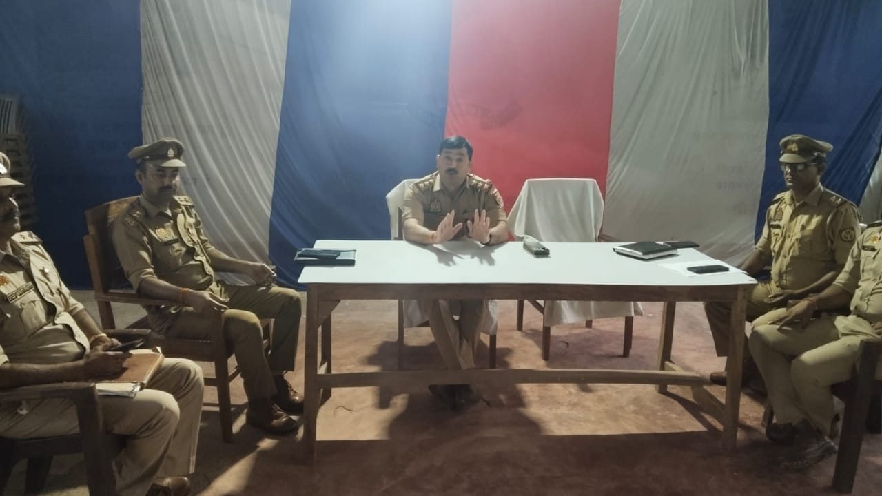 Barabanki:  पराली जलाने पर रोक लगाने को लेकर सुबेहा थाने में हुई बैठक — थाना प्रभारी ने किसानों और जनप्रतिनिधियों को किया जागरूक 