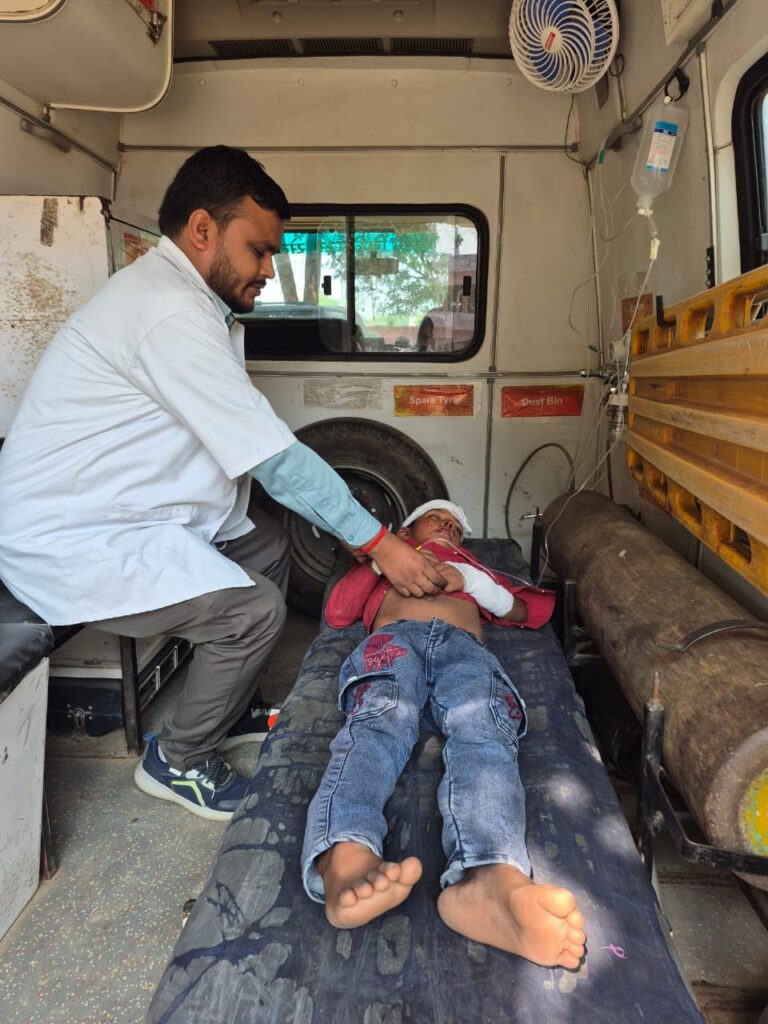 Barabanki: लखनऊ-गोंडा हाइवे पर भीषण सड़क हादसा; तेज रफ्तार पिकअप ने ऑटो को मारी टक्कर, एक की मौत, 3 महिलाओं समेत छह घायल