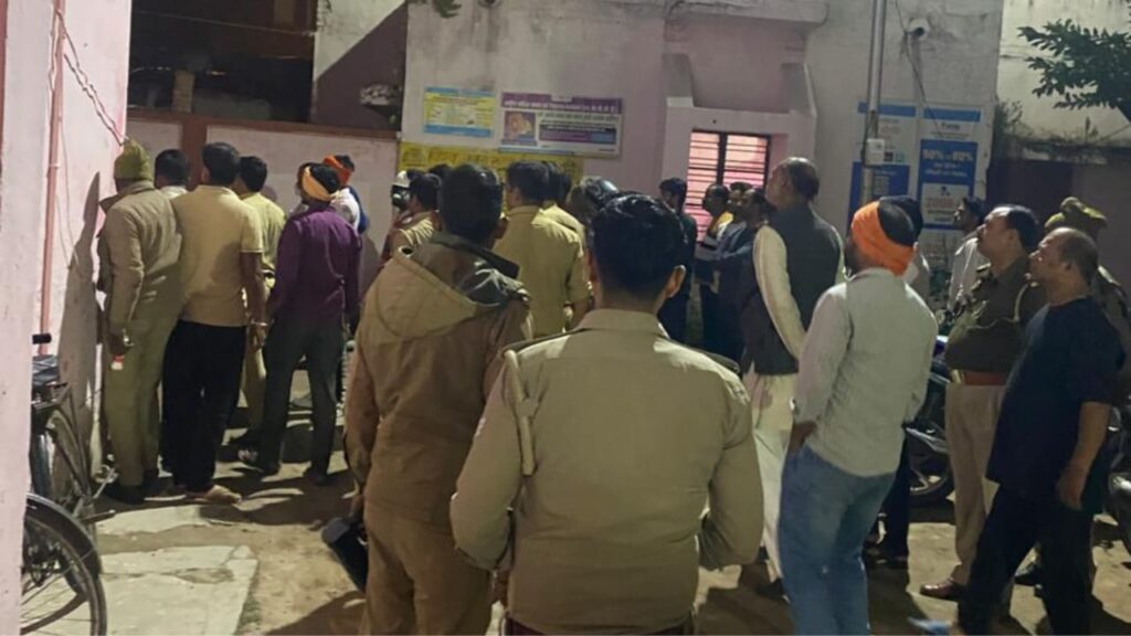 Barabanki: ई-रिक्शा चार्ज करने को लेकर पेट्रोल पंप पर मारपीट और फायरिंग, गोली लगने से युवक गंभीर रूप से घायल