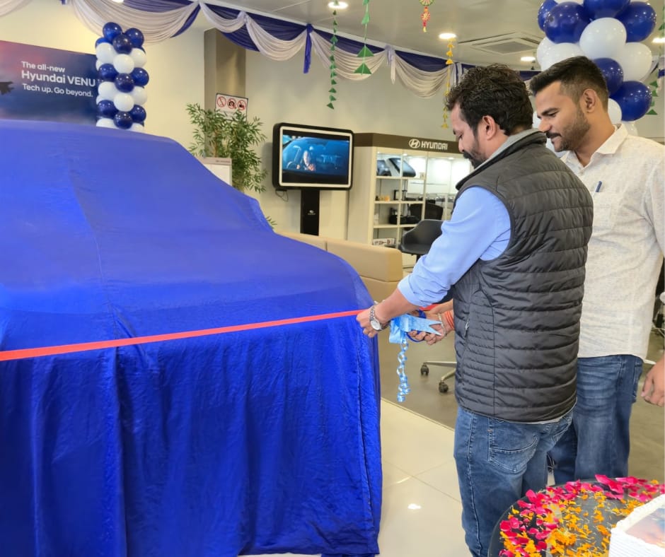 Barabanki: नई Hyundai Venue Facelift की धमाकेदार लॉन्चिंग — जेएसवी ह्युंडई शोरूम में हुआ भव्य अनावरण