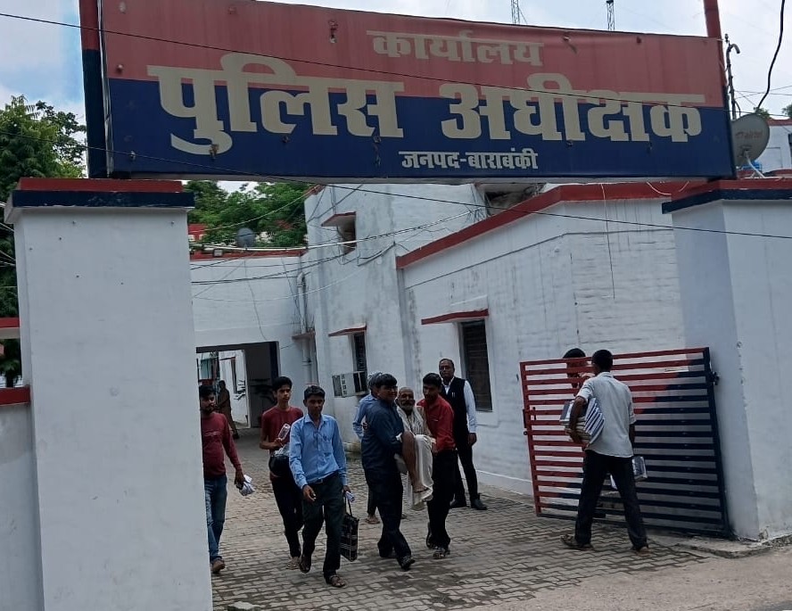 Barabanki: राजनीतिक संरक्षण के चलते जानलेवा हमले और डकैती के आरोपियों को गिरफ्तार नहीं कर रही पुलिस — दहशत में पीड़ित परिवार, कोर्ट के आदेश पर दर्ज हुई थी FIR