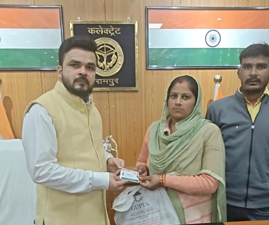 UP News: डीएम रामपुर का सराहनीय कार्य, चार दिन में बनवा दिया कैंसर मरीज का आयुष्मान कार्ड, लोग जमकर कर रहे तारीफ़