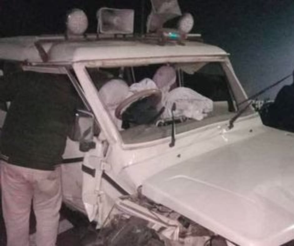 UP News: अयोध्या–रायबरेली हाइवे पर भीषण हादसा, मिल्कीपुर एसडीएम सहित तीन गंभीर रूप से घायल