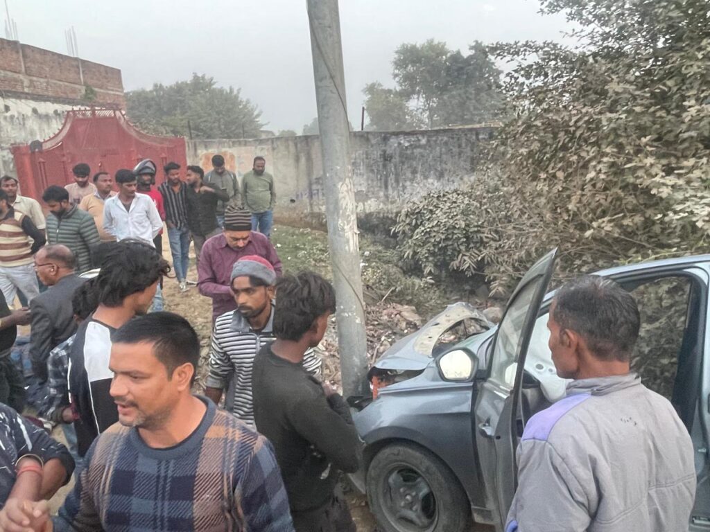 Barabanki: लखनऊ-गोंडा हाइवे पर कार और बाइक की आमने सामने टक्कर, दो लोग घायल, एक की हालत नाज़ुक