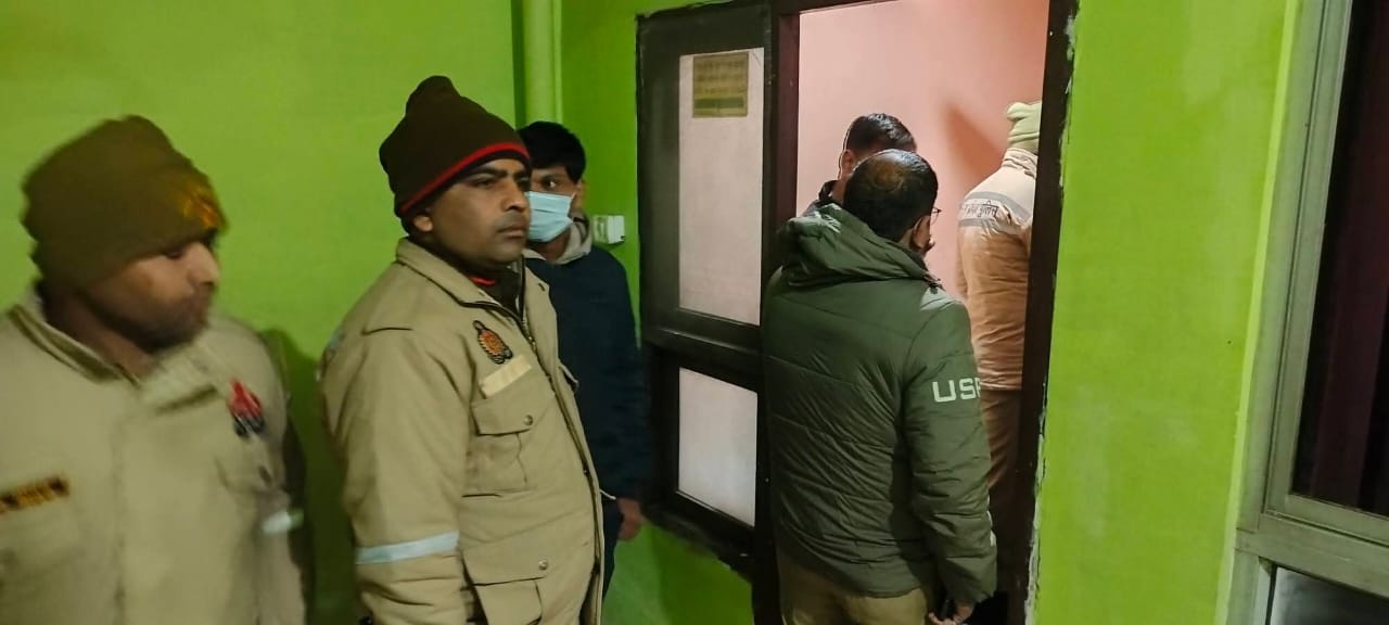 Barabanki: मधुबन लॉज में सनसनीखेज वारदात, वीडियो कॉल पर परिजनों से बात करते युवक ने दी जान