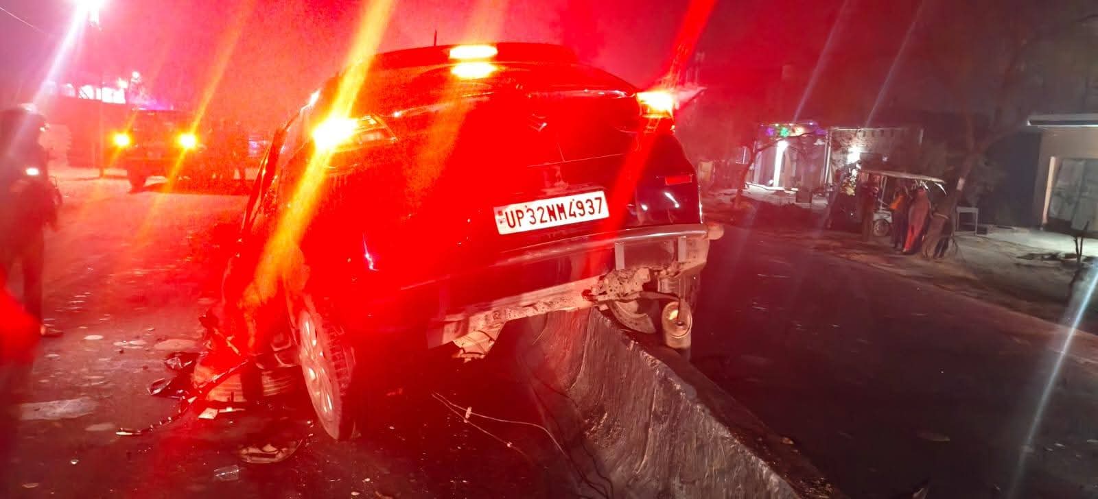 Barabanki: महमूदाबाद लखनऊ मार्ग पर भीषण सड़क हादसा, डिवाइडर से टकराई तेज रफ़्तार कार; पांच लोग गंभीर रूप से घायल