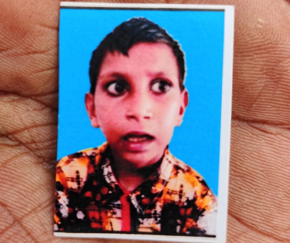 Barabanki: लकड़ी लदी पिकअप ने घर के बाहर आग ताप रहे 13 वर्षीय किशोर को रौंदा, मौके पर दर्दनाक मौत, परिवार में मचा कोहराम