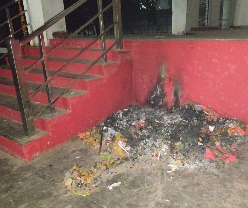 Barabanki: पराली जलाने वाले किसानों पर FIR! शहर की घनी आबादी के बीच कूड़ा जलाने की खुली छूट? प्रशासन की दोहरी नीति - जहरीले धुएं से स्थानीय लोग परेशान