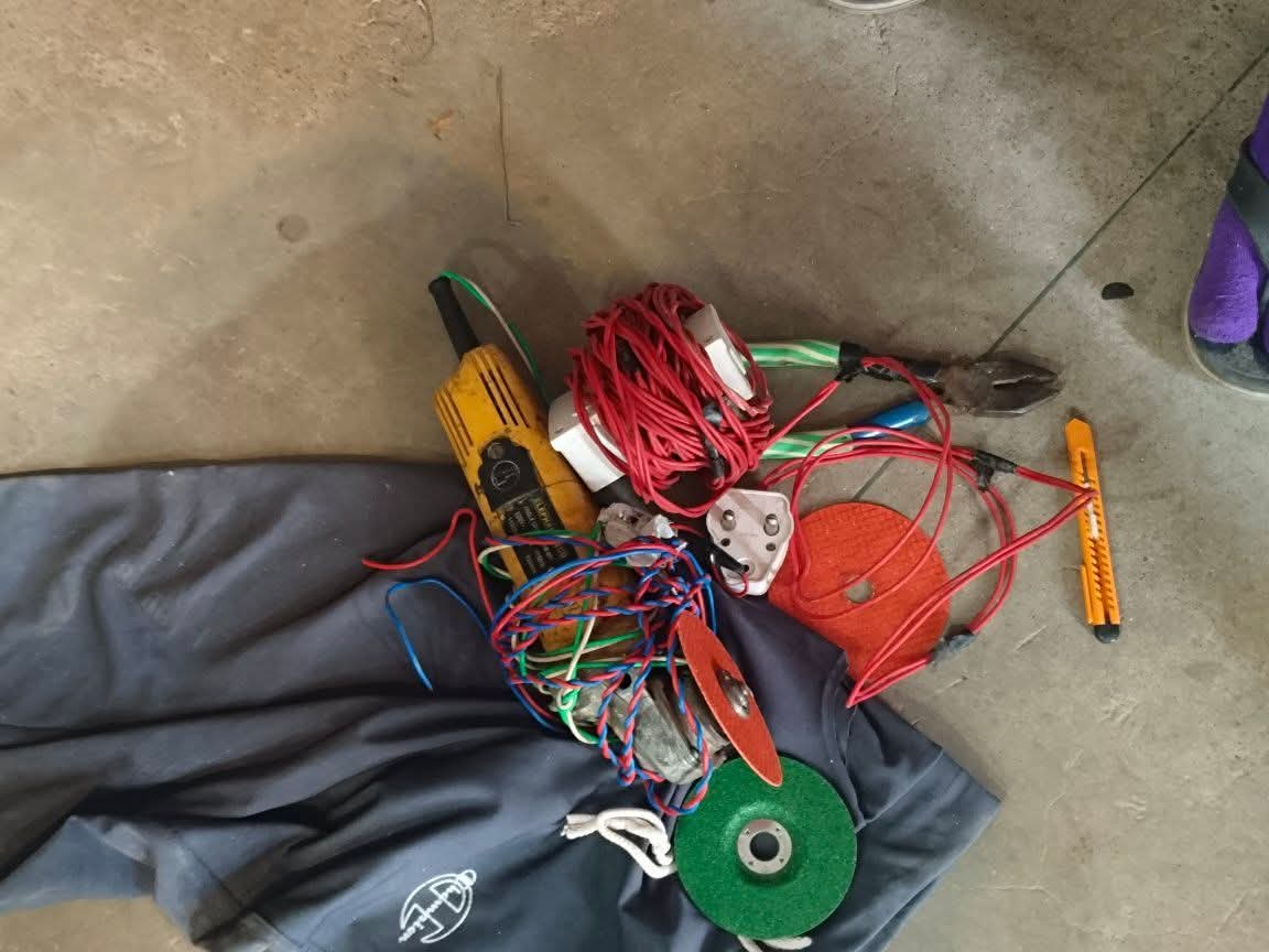 Barabanki: शहर के बीचों-बीच मोबाइल शॉप का ताला काटकर लाखों की चोरी, CCTV में क़ैद हुई पूरी वारदात 