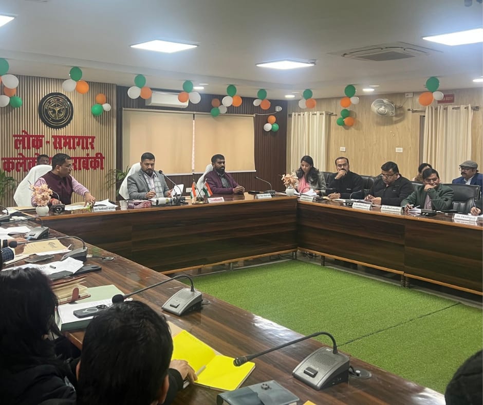 Barabanki: आईजीआरएस शिकायतों के निस्तारण में लापरवाही पर सख़्त हुए डीम शशांक त्रिपाठी, कई अधिकारियों का रोका वेतन, मची खलबली