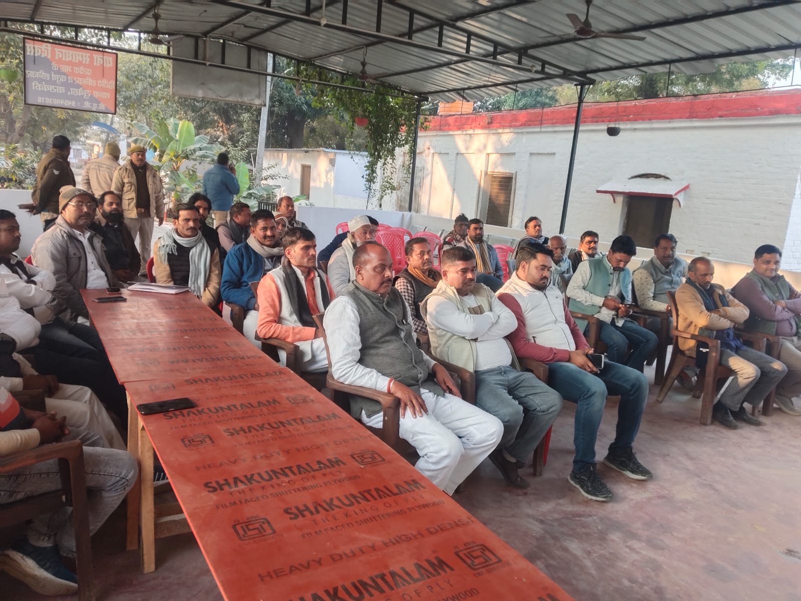 Barabanki: थाना प्रभारी यशकांत सिंह ने ग्राम प्रधानों व सभासदों के साथ की बैठक, कानून व्यवस्था पर दिया जोर