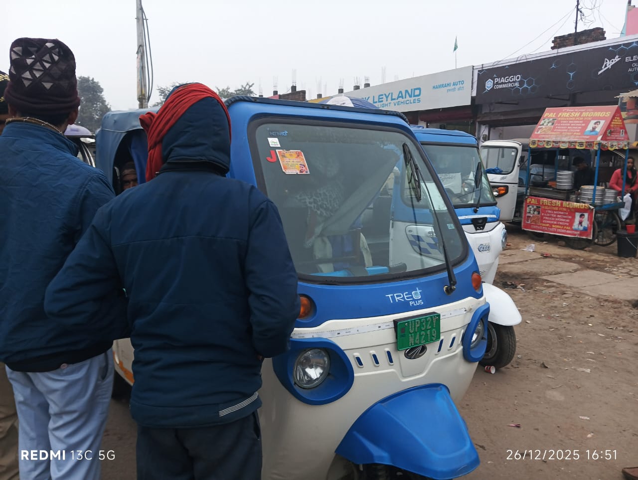 Barabanki: पल्हरी चौराहे पर जूनियर अधिवक्ता पर जानलेवा हमला, ऑटो चालकों की गुंडागर्दी से वकीलों में आक्रोश