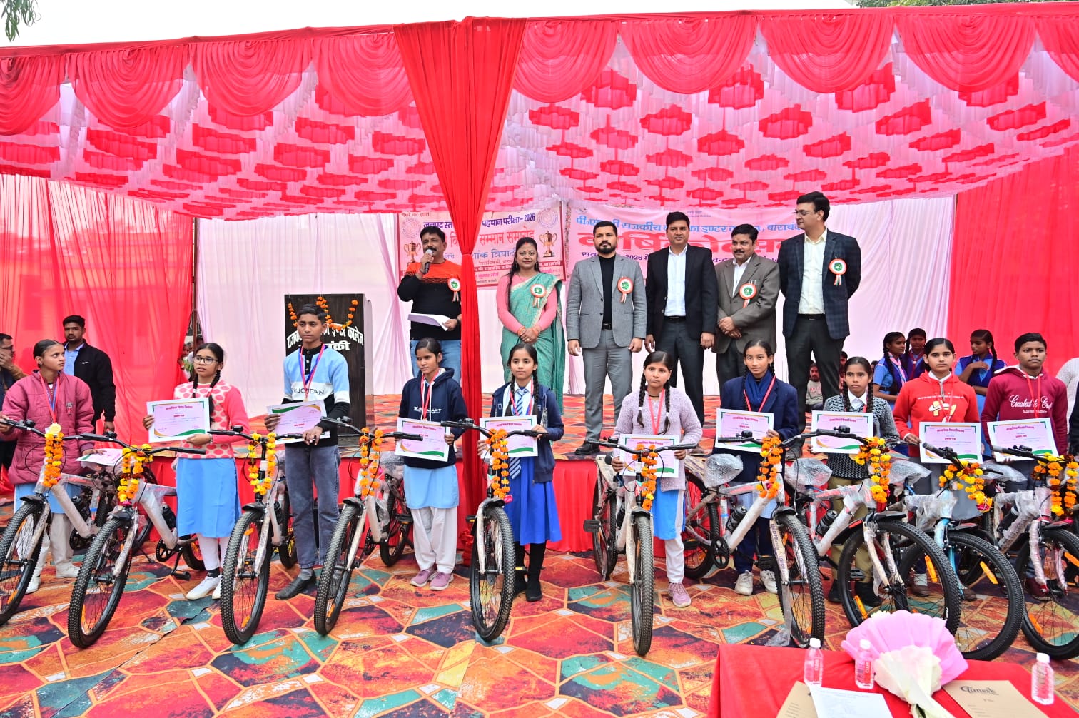 Barabanki News: मिशन पहचान परीक्षा के पुरस्कार वितरण में डीएम शशांक त्रिपाठी ने विद्यार्थियों को दिया सफलता का मंत्र