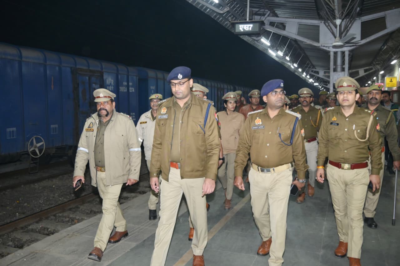 Barabanki News: गणतंत्र दिवस से पहले एसपी ने लिया सुरक्षा व्यवस्था का जायजा, नागरिकों एवं व्यापारियों को दिलाया सुरक्षा का भरोसा