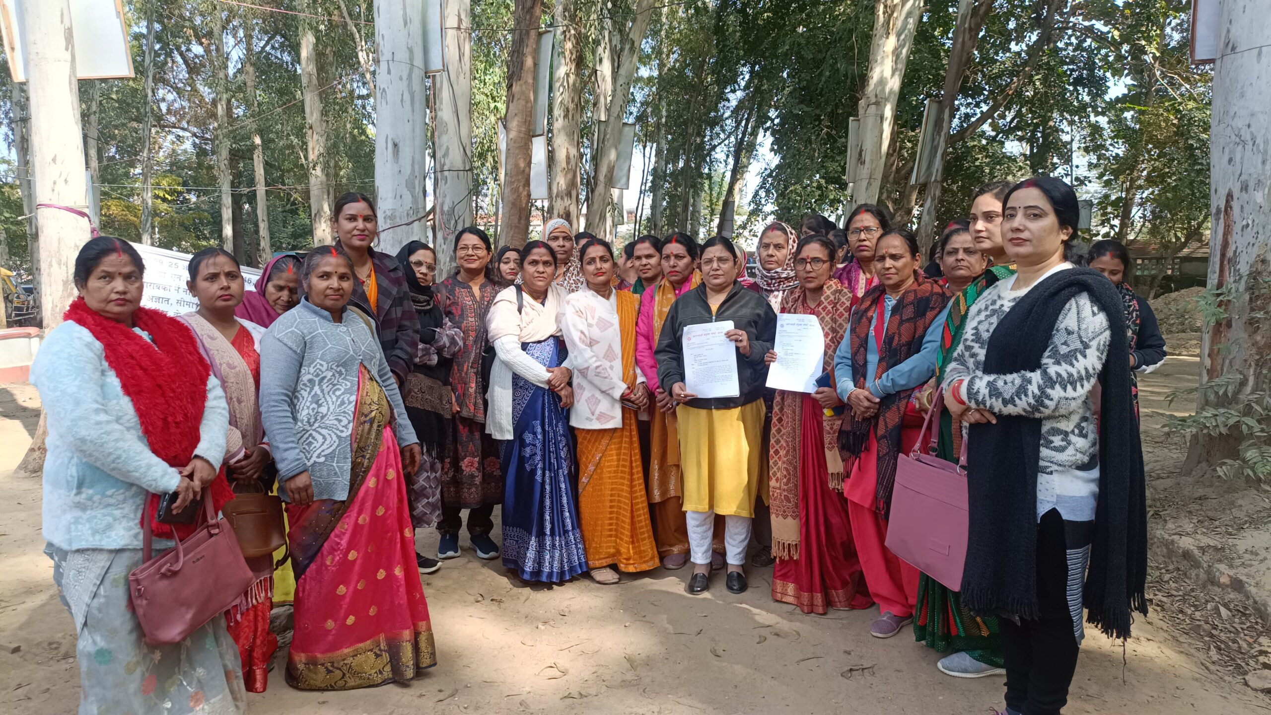 Barabanki News: लंबित मांगों को लेकर आंगनबाड़ी कार्यकर्त्रियों का ज़ोरदार प्रदर्शन, सौंपा ज्ञापन; अप्रैल से आंदोलन की चेतावनी