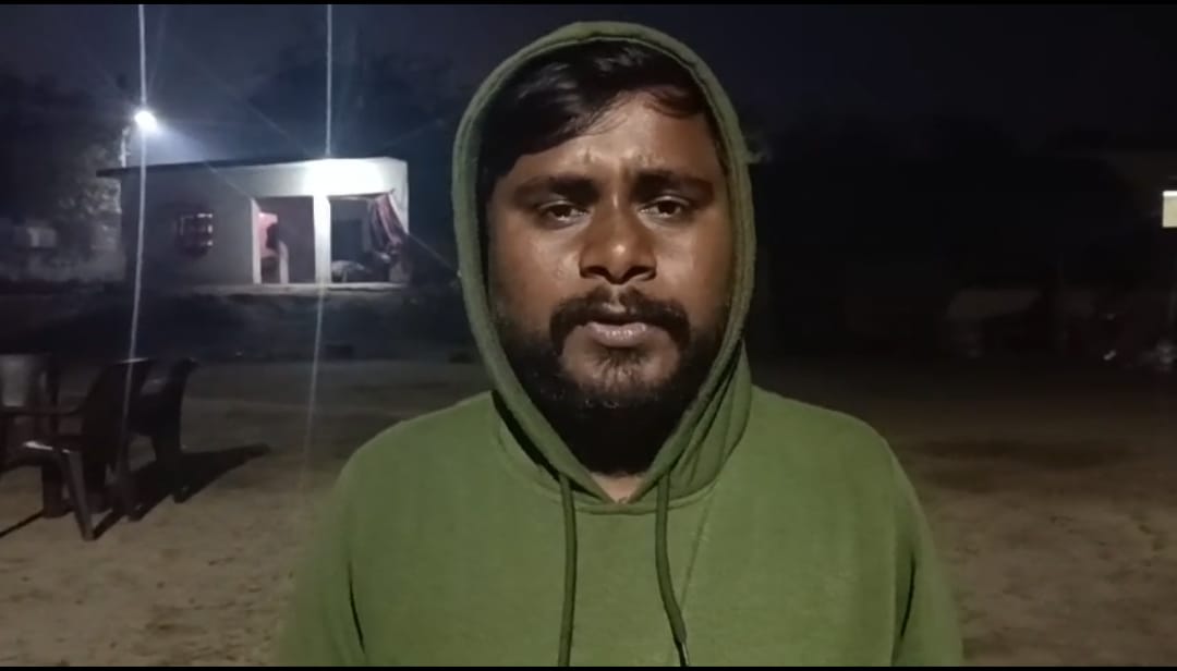 Barabanki: "अपहरण कर बेरहमी से पीटा, जूते पर नाक रगड़ कर मंगवाई माफी"—सपा नेता ने करणी सेना से जुड़े लोगों पर लगाए गंभीर आरोप