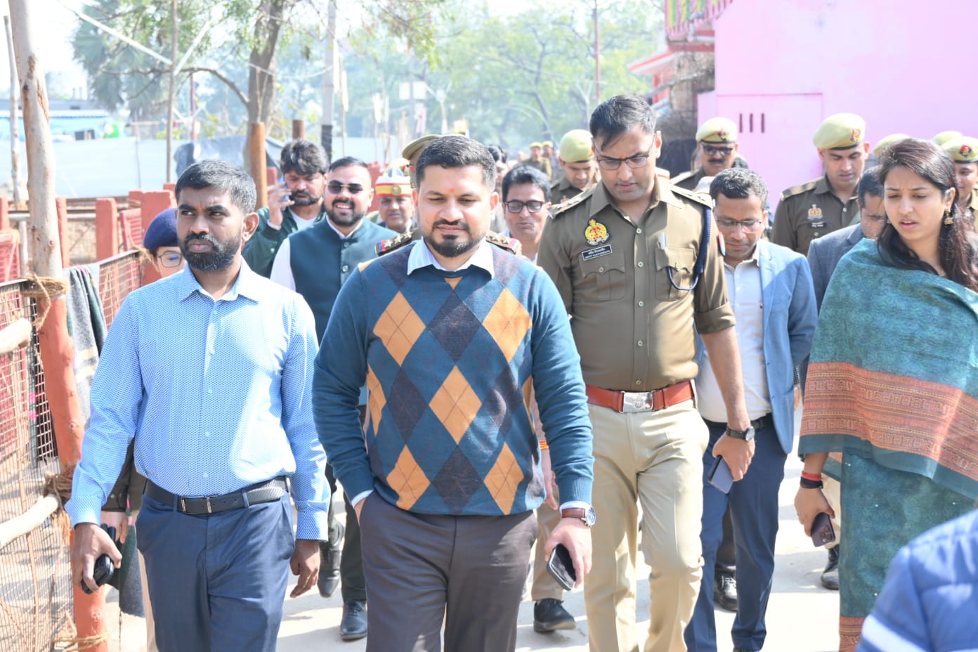 Barabanki News: लोधेश्वर महादेवा धाम फागुनी मेला—डीएम व एसपी ने किया व्यवस्थाओं का निरीक्षण, श्रद्धालुओं की सुविधा पर जोर