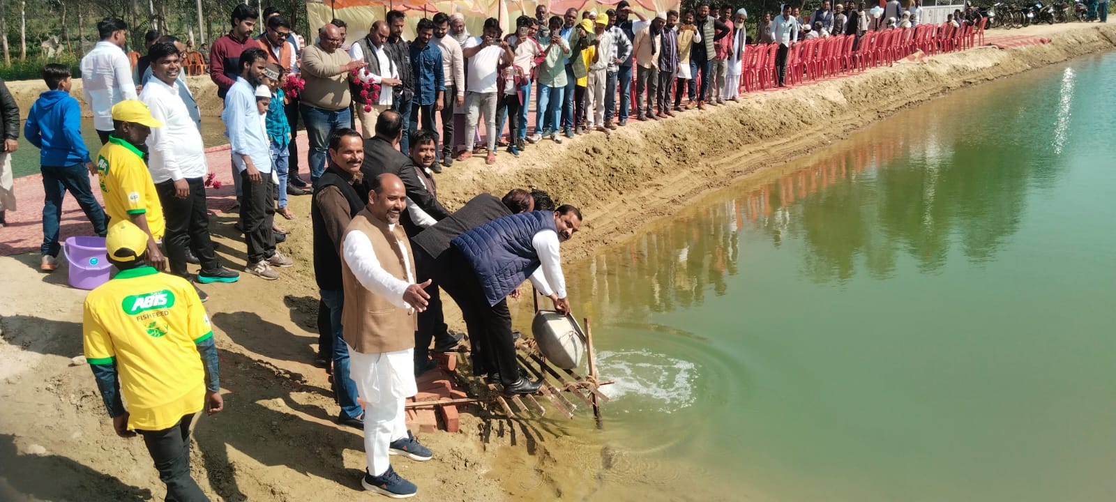 Barabanki: कम लागत, ज्यादा मुनाफा! सरकार दे रही 50% तक सब्सिडी, "नीली क्रांति" बनी जनपद के किसानों की नई उम्मीद