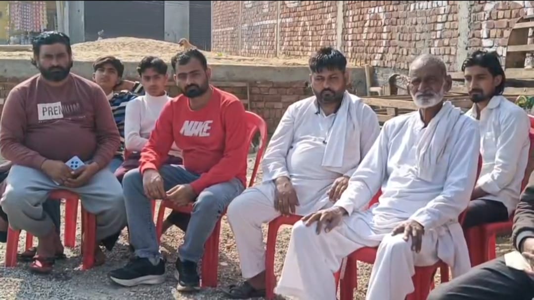 UP News: पत्नी से वीडियो कॉल पर हुई कहासुनी, सऊदी अरब में युवक ने फांसी लगाकर दे दी जान, मचा कोहराम