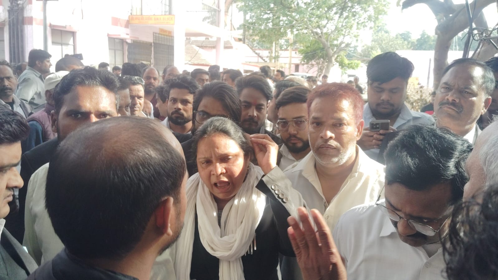 Barabanki: अधिवक्ता शोएब किदवाई हत्याकांड से वकीलों में उबाल, 48 घंटे में गिरफ्तारी; नहीं तो बड़े आंदोलन का दिया अल्टीमेटम 