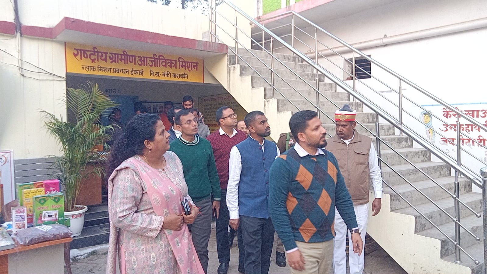 Barabanki: डीएम शशांक त्रिपाठी ने किया बंकी ब्लॉक का निरीक्षण, अतिक्रमण हटाने और परिसर सुधार के दिए सख्त निर्देश