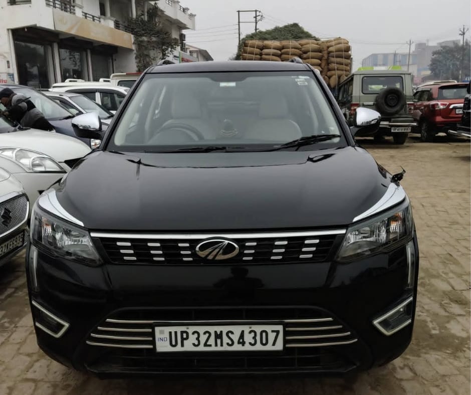 Barabanki: टेस्ट ड्राइव के बहाने कार बाज़ार से लूटी XUV-300, चलती कार से कर्मचारी को फेंक फरार हुए बदमाश