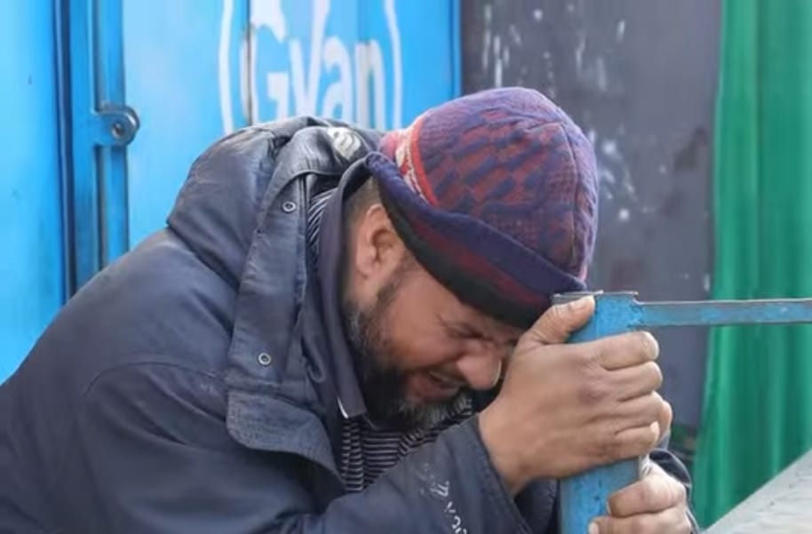 Barabanki: 15 साल से ‘हाथीपांव’ की पीड़ा, फिर न झुका हौसला: मोहम्मद अफजाल बने संघर्ष, हिम्मत और खुद्दारी की मिसाल; पढ़ें संघर्ष और खुद्दारी की मार्मिक कहानी।