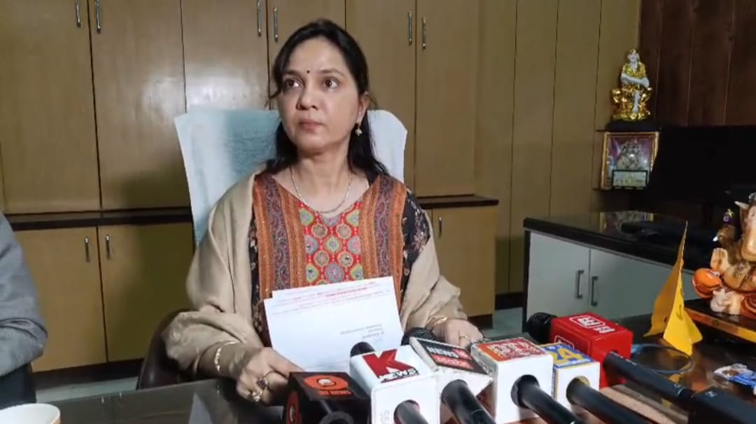 Barabanki: हिन्द मेडिकल कॉलेज में ‘वर्चस्व’ की जंग, चेयरपर्सन और पूर्व अध्यक्ष को गेट पर रोका; अवैध कब्जे और फर्जीवाड़े के आरोप