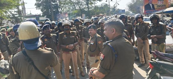 Barabanki: अधिवक्ता शुऐब किदवई बॉबी हत्याकांड - 48 घंटे बाद भी खुलासा नहीं कर सकी पुलिस, नाराज़ वकीलों ने एसपी ऑफिस का किया घेराव