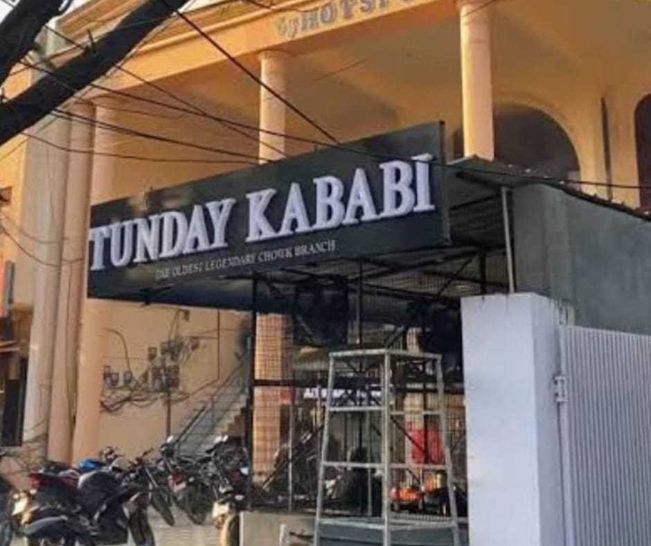 Barabanki: टुंडे कबाबी में इफ़्तार के बाद रोज़ेदार की बिगड़ी तबीयत, फूड पॉइजनिंग का आरोप; नगर कोतवाली में दी तहरीर