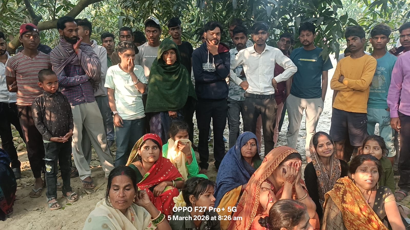 Barabanki: संदिग्ध परिस्थितियों में पेड़ पर लटका मिला 20 वर्षीय युवक का शव, इलाके में हड़कंप; जांच पड़ताल में जुटी पुलिस