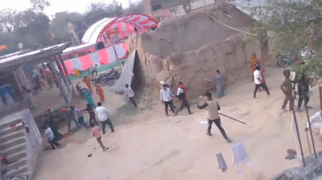 Barabanki: पुरानी रंजिश में दो पक्षों के बीच ख़ूनी संघर्ष, जमकर चले लाठी-डंडे और धारदार हथियार; आधा दर्जन गंभीर घायल
