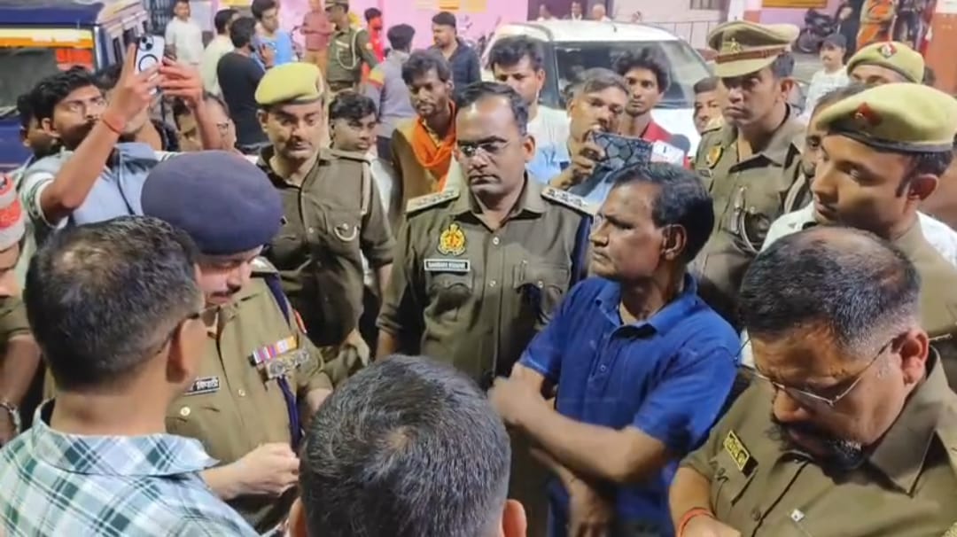 Barabanki: ज़मीनी विवाद के चलते अधिवक्ता पर जानलेवा हमला, पट्टीदारों ने सरेशाम मारी गोली, हालत गंभीर; लखनऊ रेफर